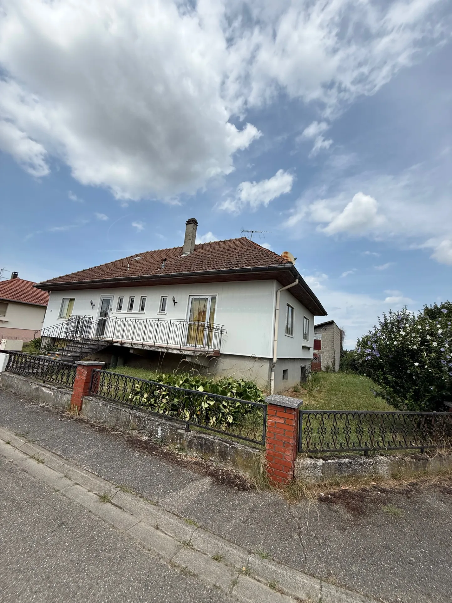Maison à rénover à Zillisheim avec garage et jardin sur 5.59 ares 