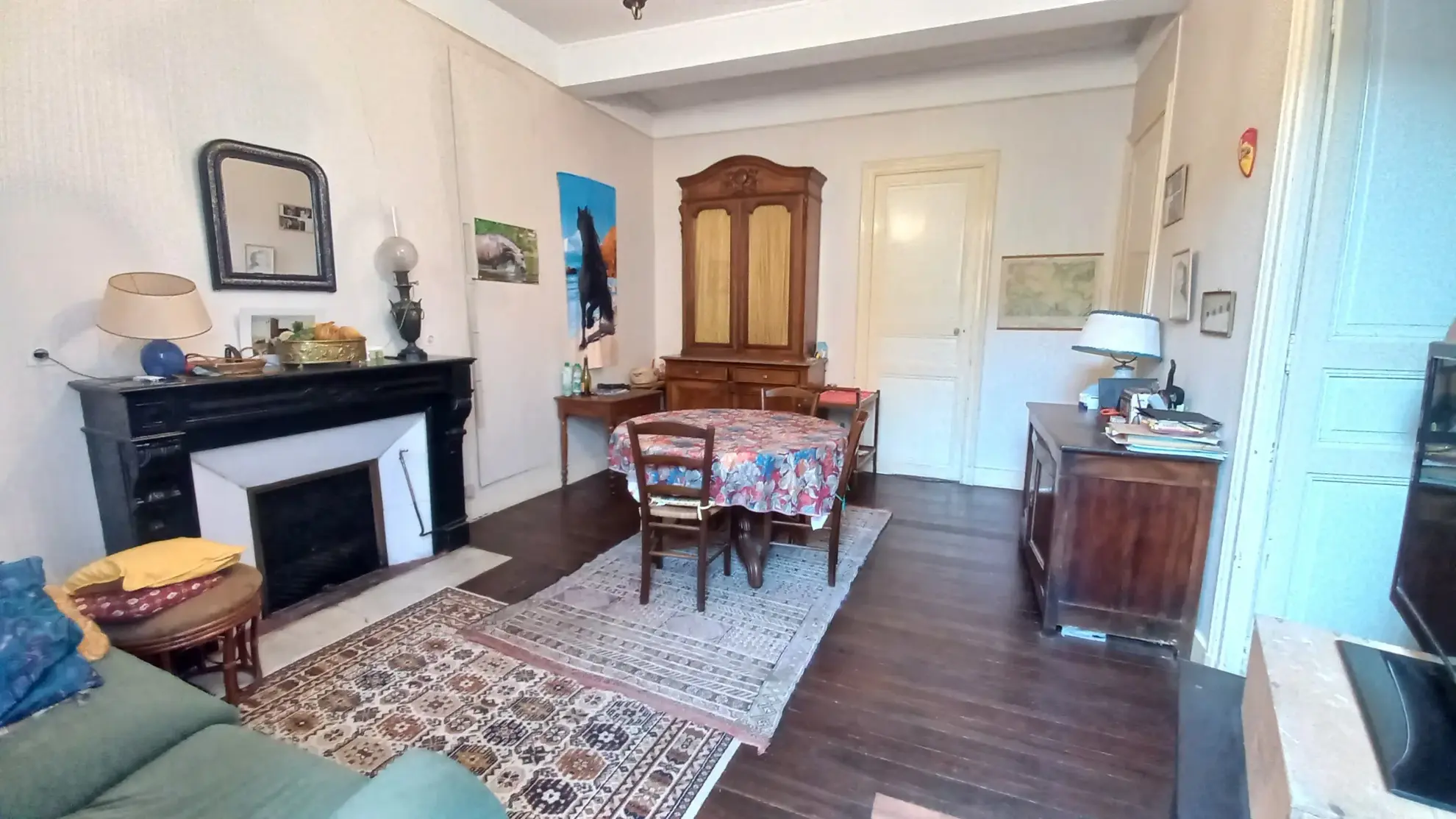 Maison de village historique à Cornus, 248 m² avec ateliers et garages à restaurer 