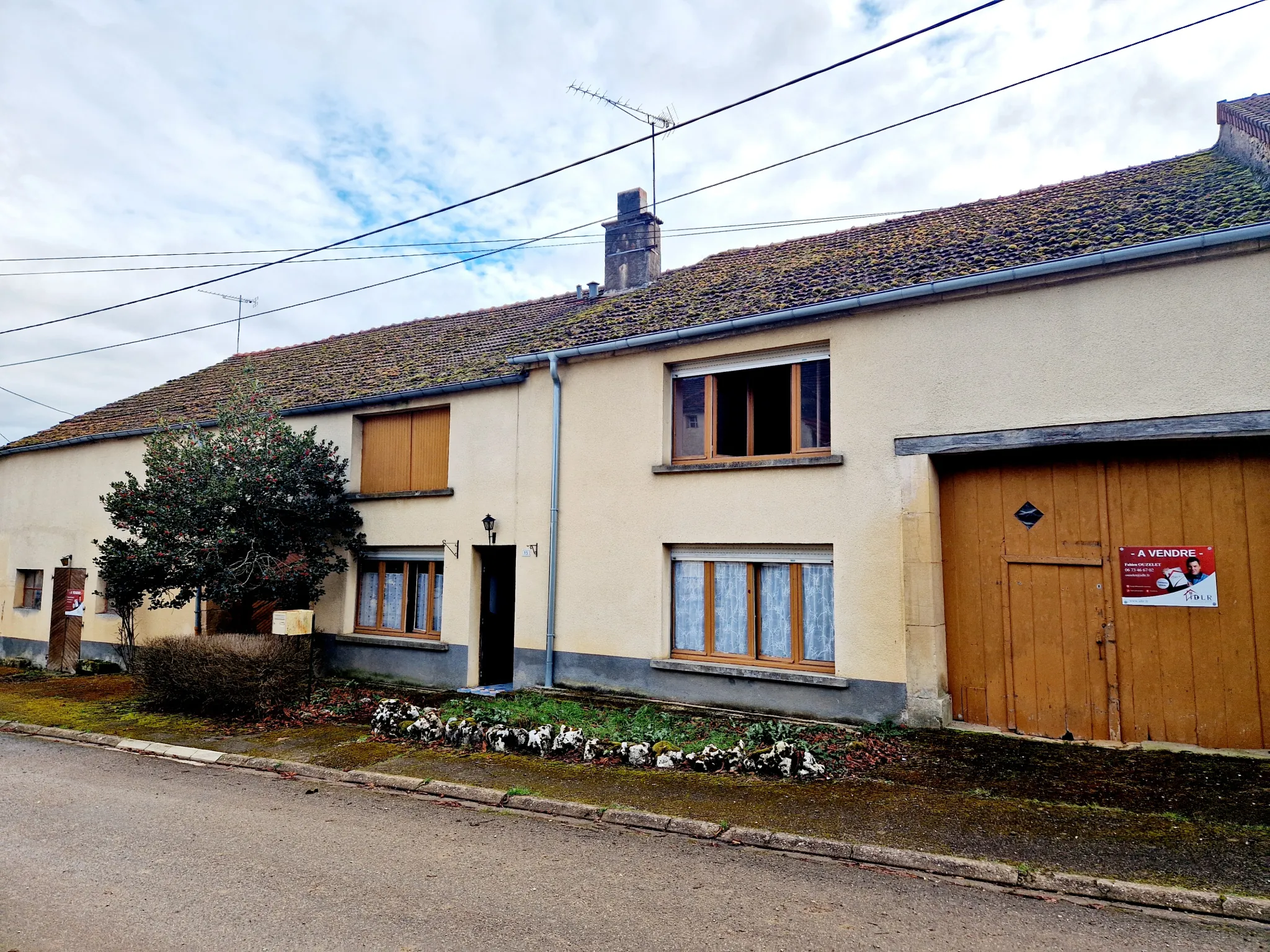 Ancienne ferme à rénover de 123 m² à proximité de Jussey - Grand terrain et dépendances
