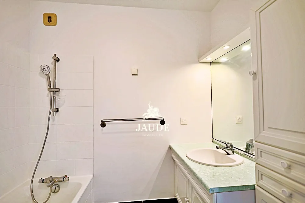 Appartement T3 avec terrasse au centre de Clermont-Ferrand 