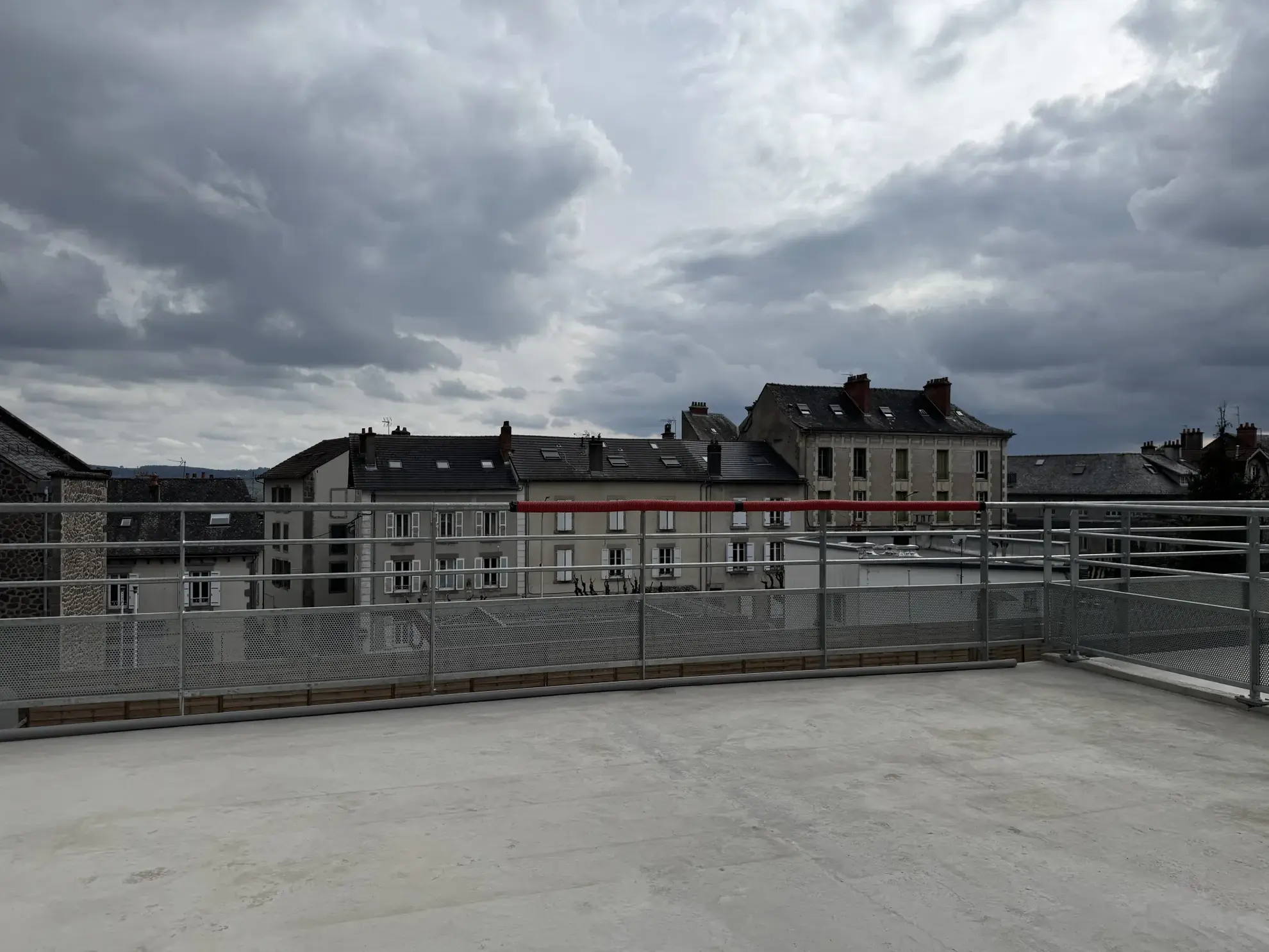 Magnifique appartement 5 pièces avec terrasse et parking à Aurillac 