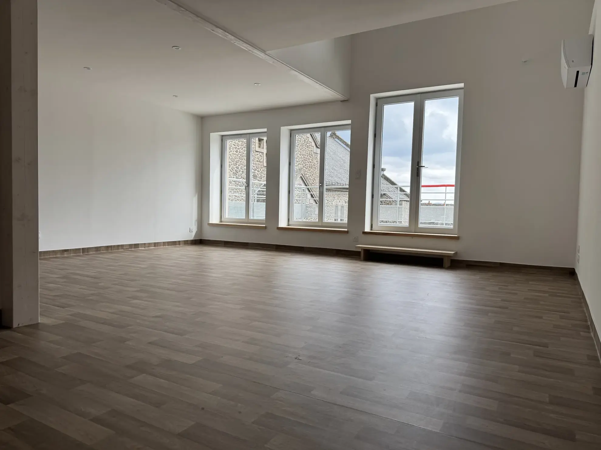 Magnifique appartement 5 pièces avec terrasse et parking à Aurillac 