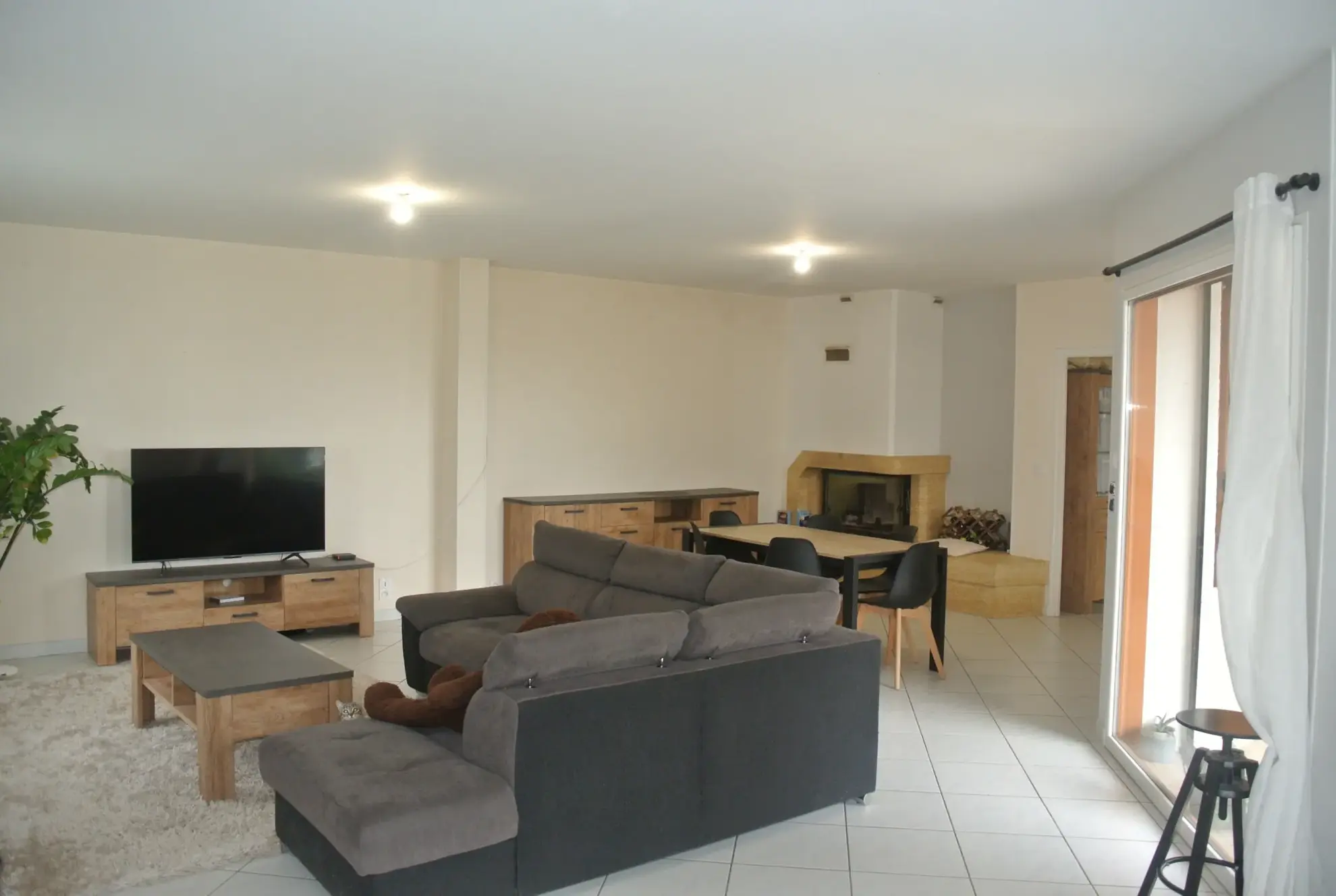 Maison avec 3 chambres, piscine et terrain arboré à Miramont de Guyenne 