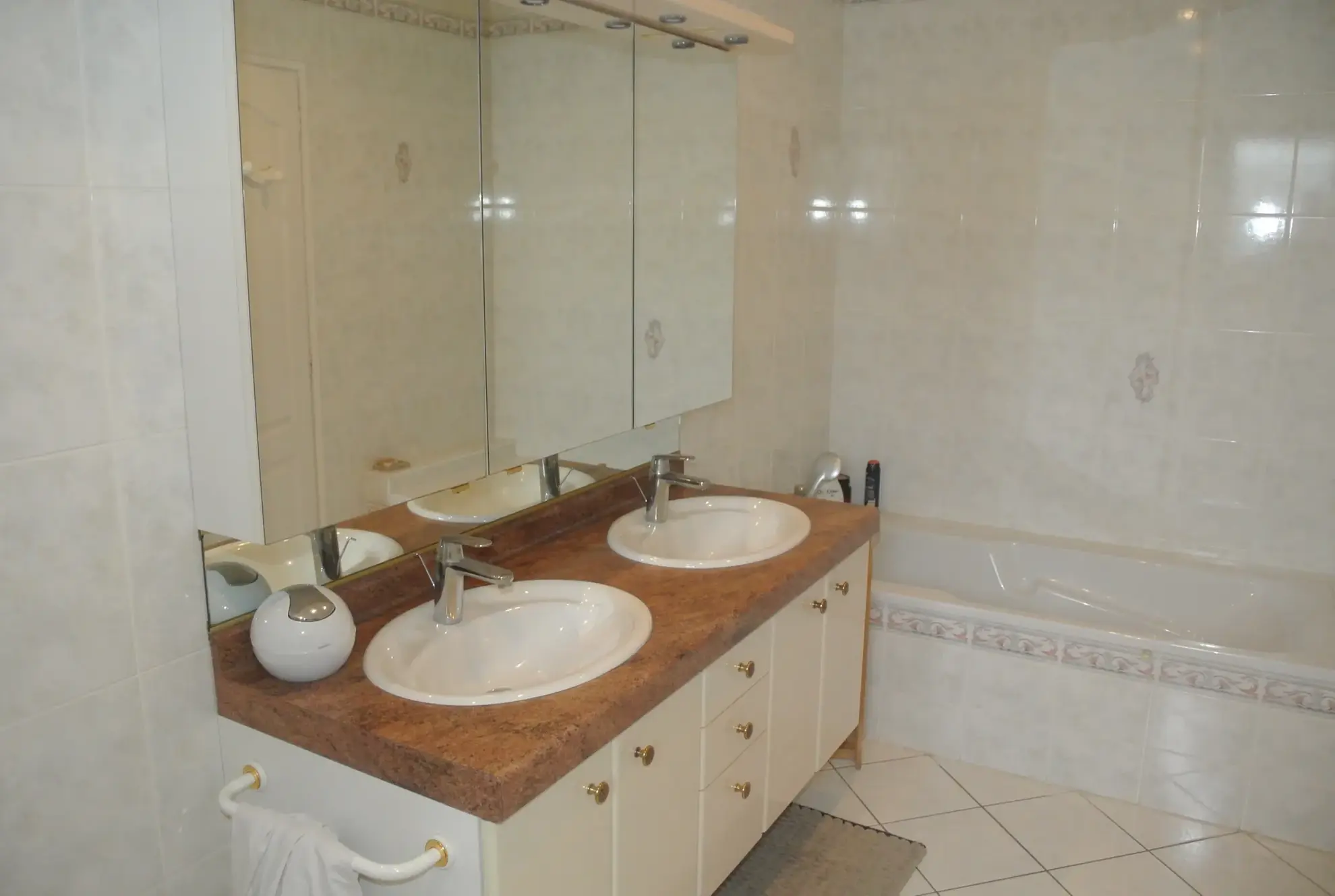 Maison avec 3 chambres, piscine et terrain arboré à Miramont de Guyenne 