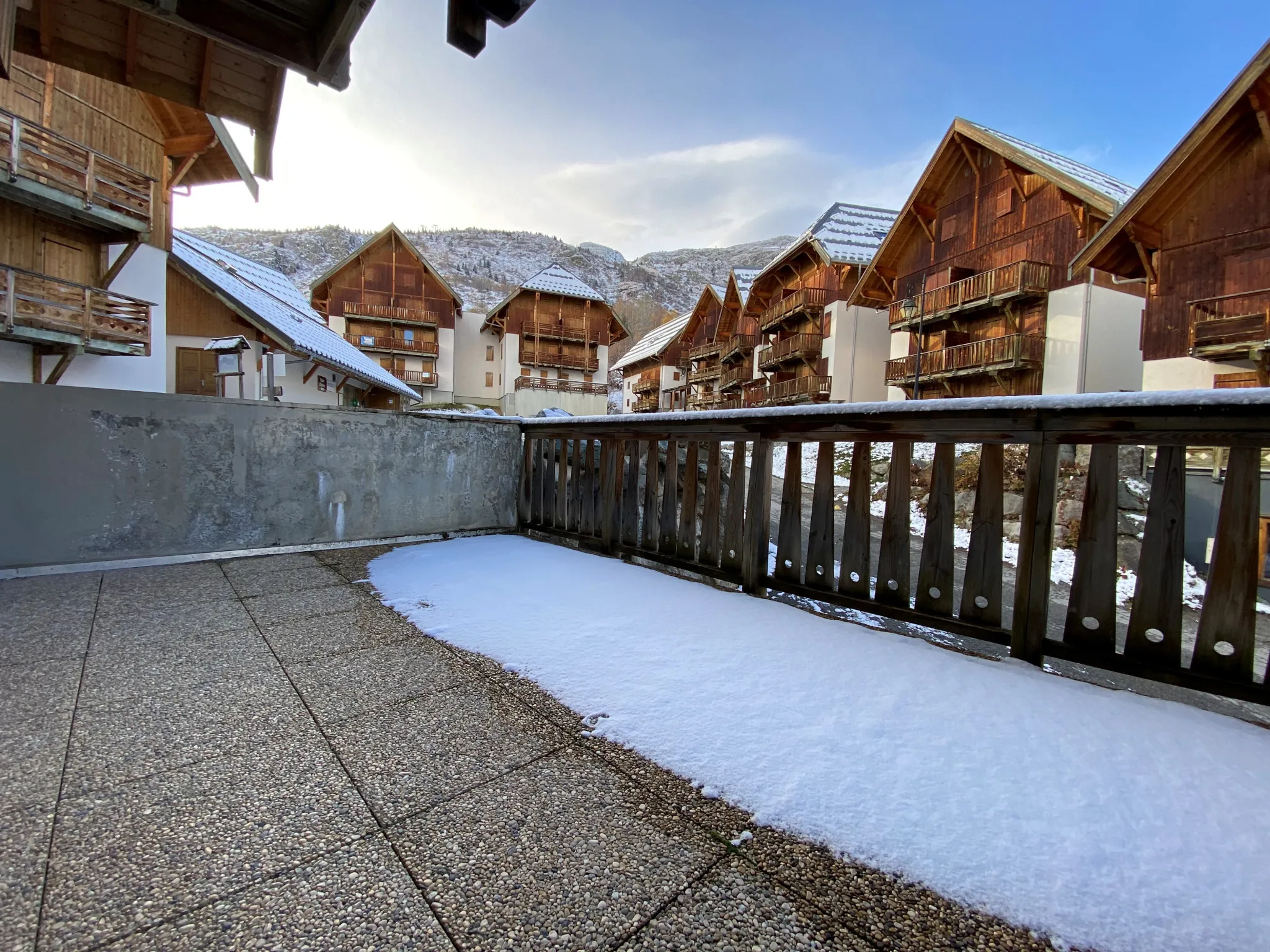 Appartement T2 à Saint-Sorlin d'Arves avec terrasse, proximité pistes, bail jusqu'en 2027 