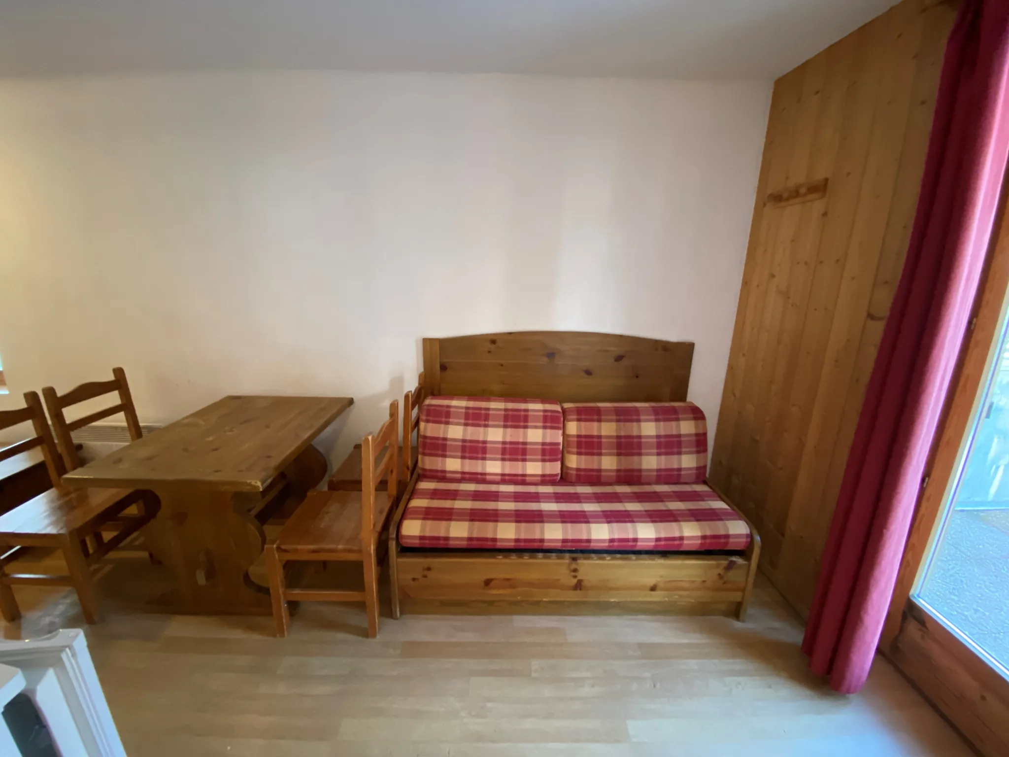 Appartement T2 à Saint-Sorlin d'Arves avec terrasse, proximité pistes, bail jusqu'en 2027 