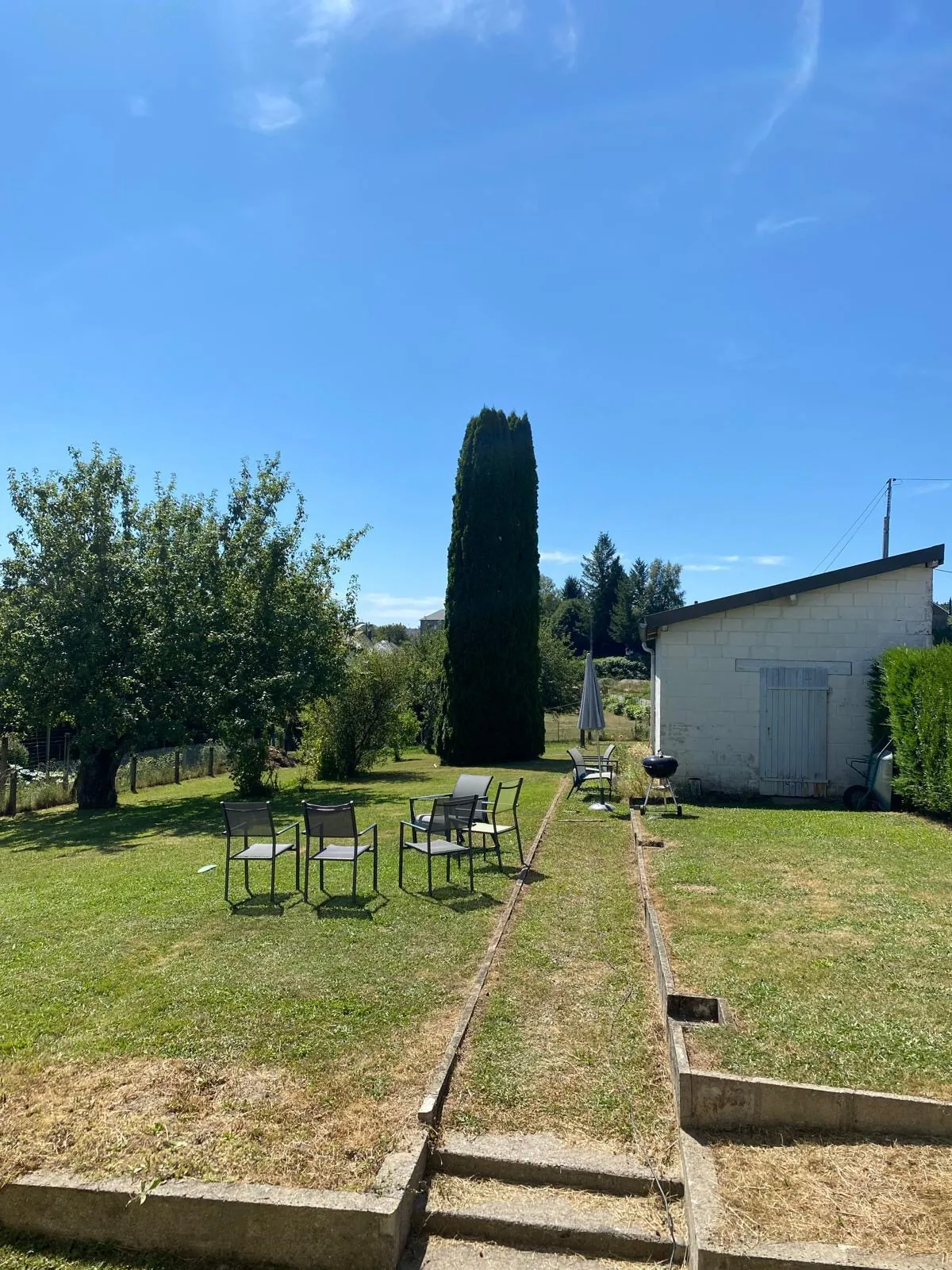 Belle maison en pierre avec cave et terrain clos à Egletons en Corrèze 