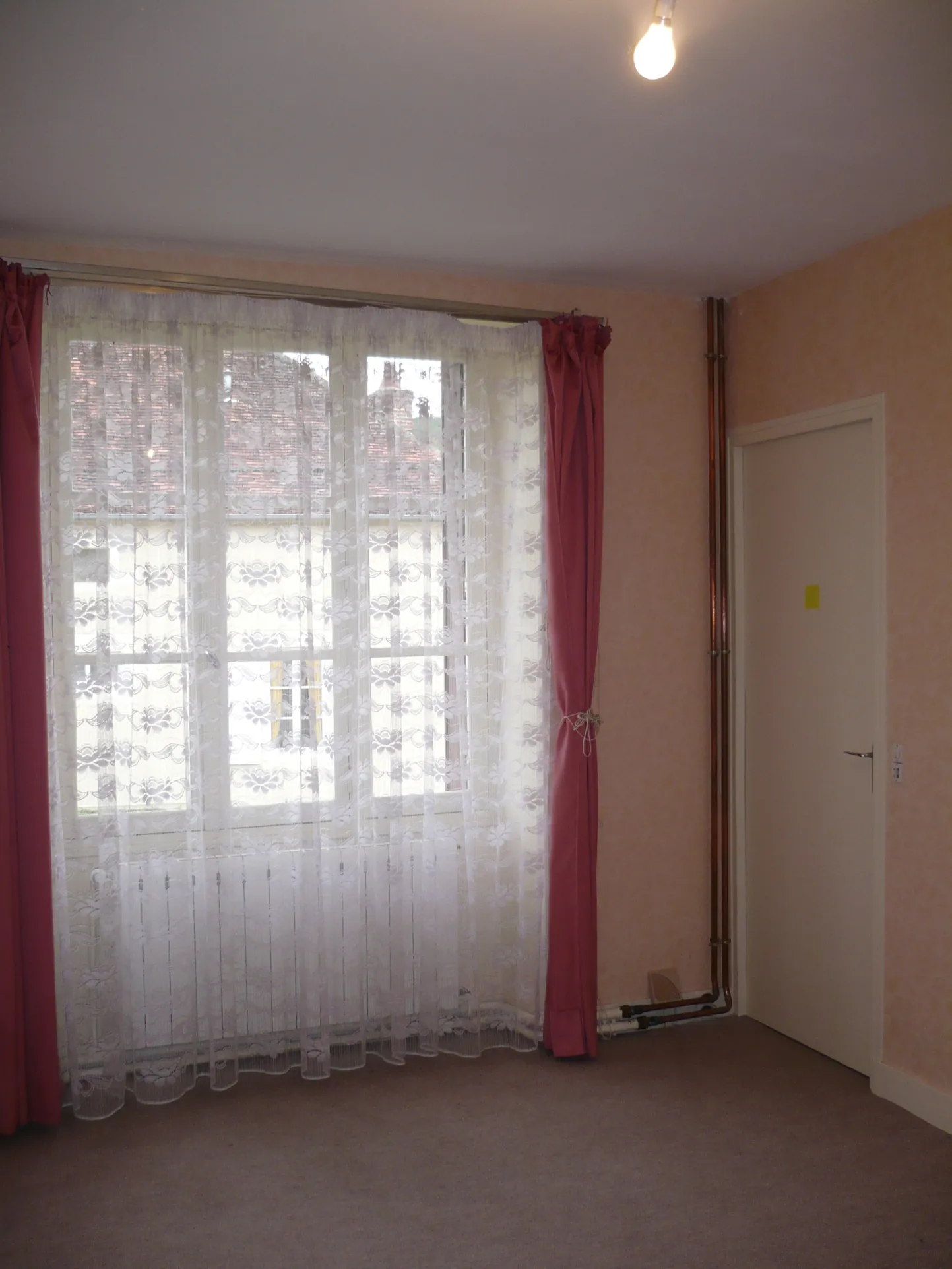 Maison à vendre à Brinon-sur-Beuvron en Bourgogne Nord avec garage et grenier 