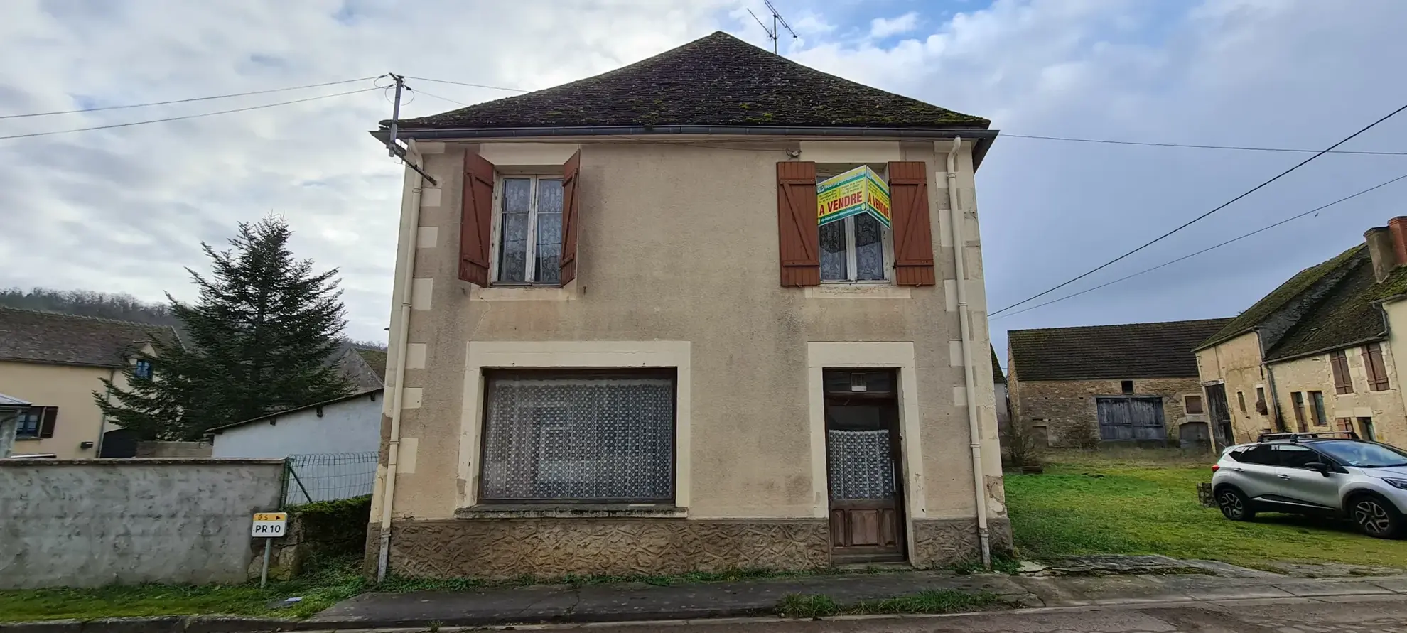 Maison à vendre à Brinon-sur-Beuvron en Bourgogne Nord avec garage et grenier 