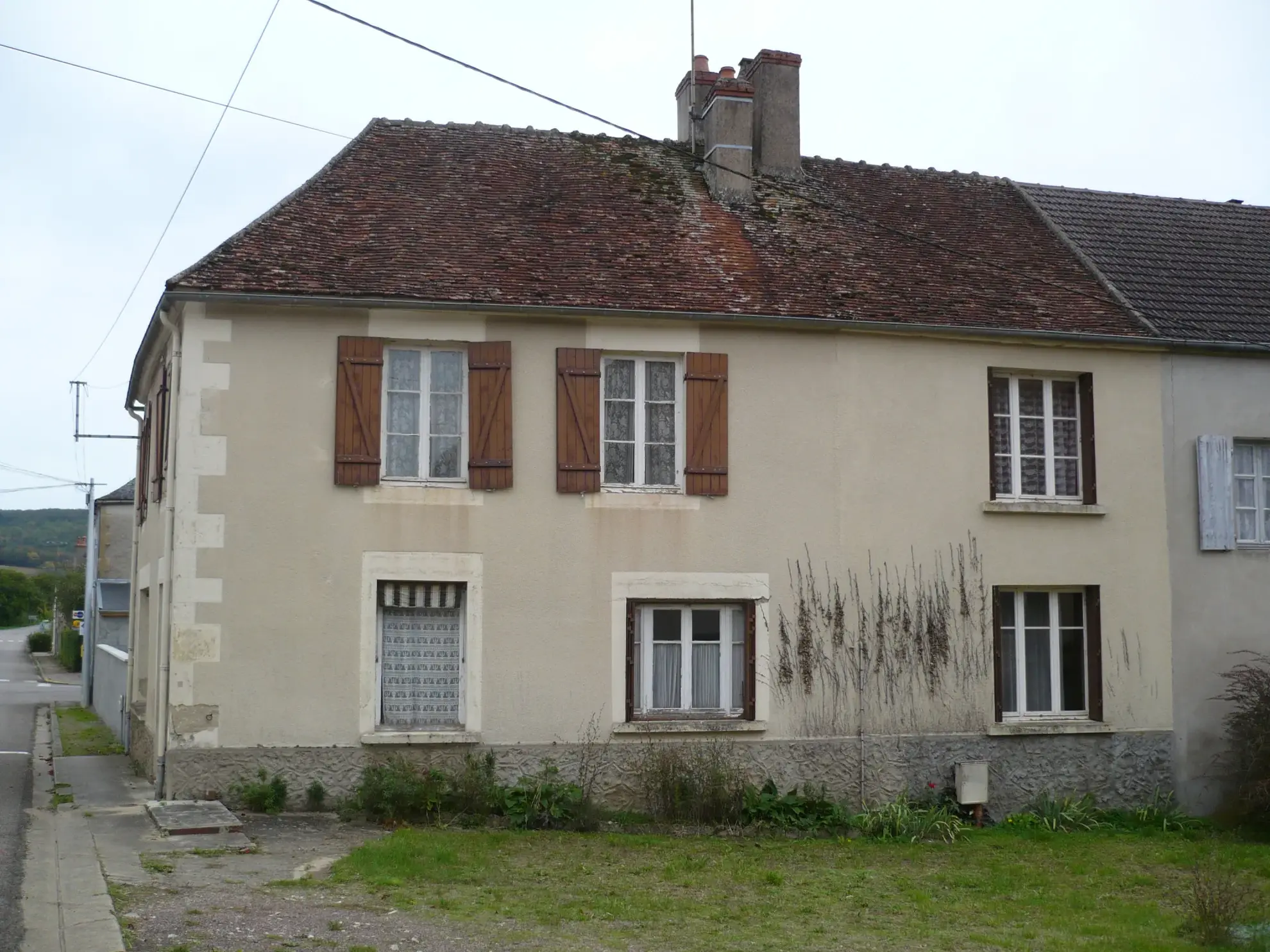 Maison à vendre à Brinon-sur-Beuvron en Bourgogne Nord avec garage et grenier 