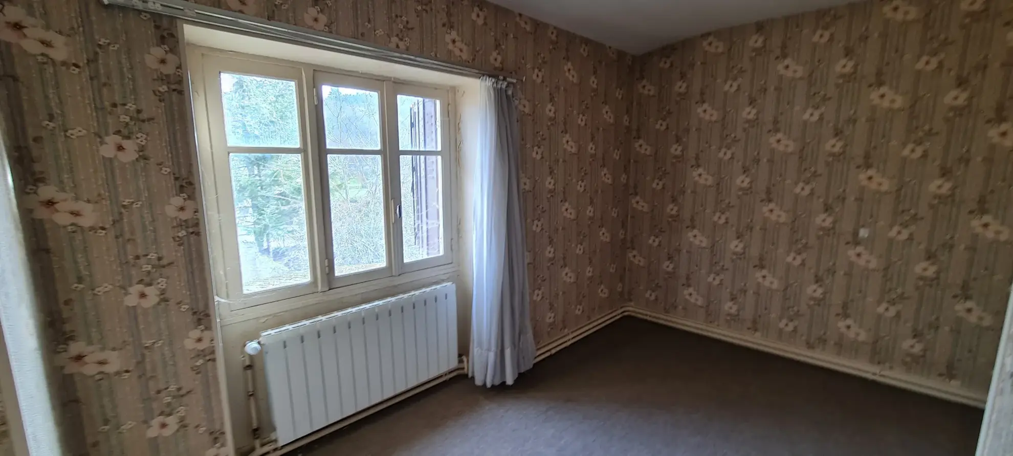 Maison à vendre à Brinon-sur-Beuvron en Bourgogne Nord avec garage et grenier 