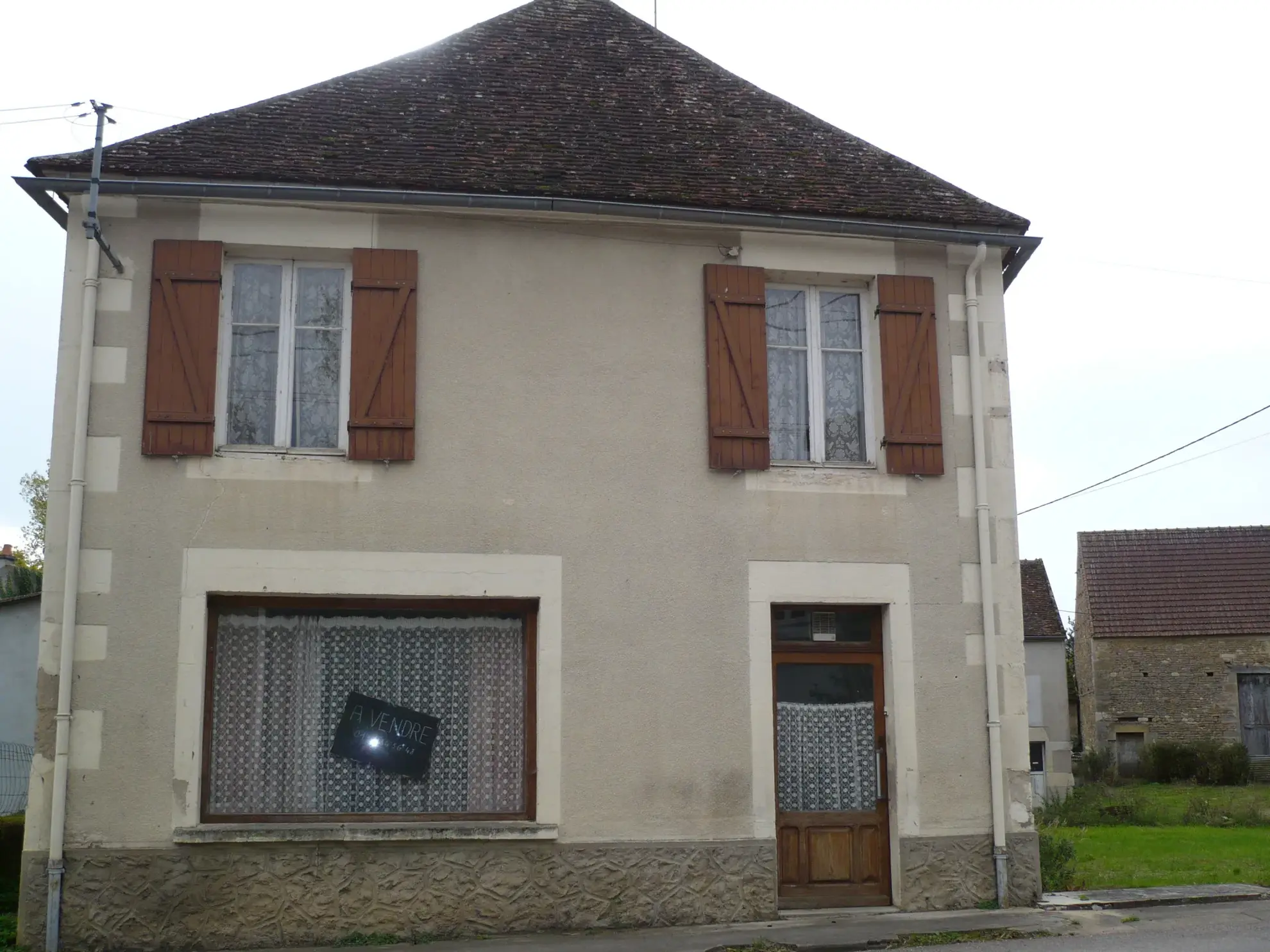 Maison à vendre à Brinon-sur-Beuvron en Bourgogne Nord avec garage et grenier 