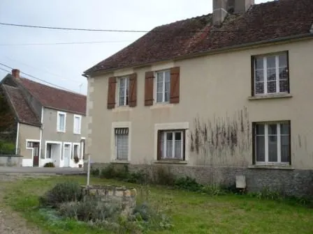 Maison à vendre à Brinon-sur-Beuvron en Bourgogne Nord avec garage et grenier 