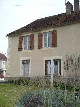 Maison à vendre à Brinon-sur-Beuvron en Bourgogne Nord avec garage et grenier 