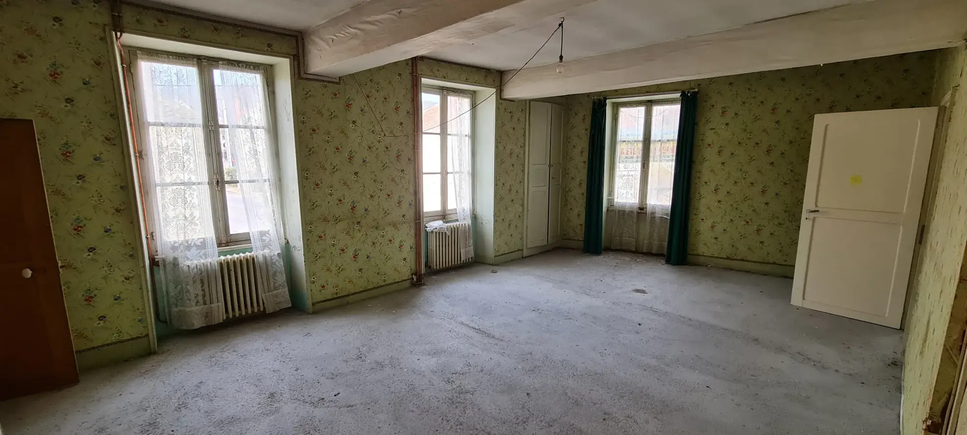 Maison à vendre à Brinon-sur-Beuvron en Bourgogne Nord avec garage et grenier 