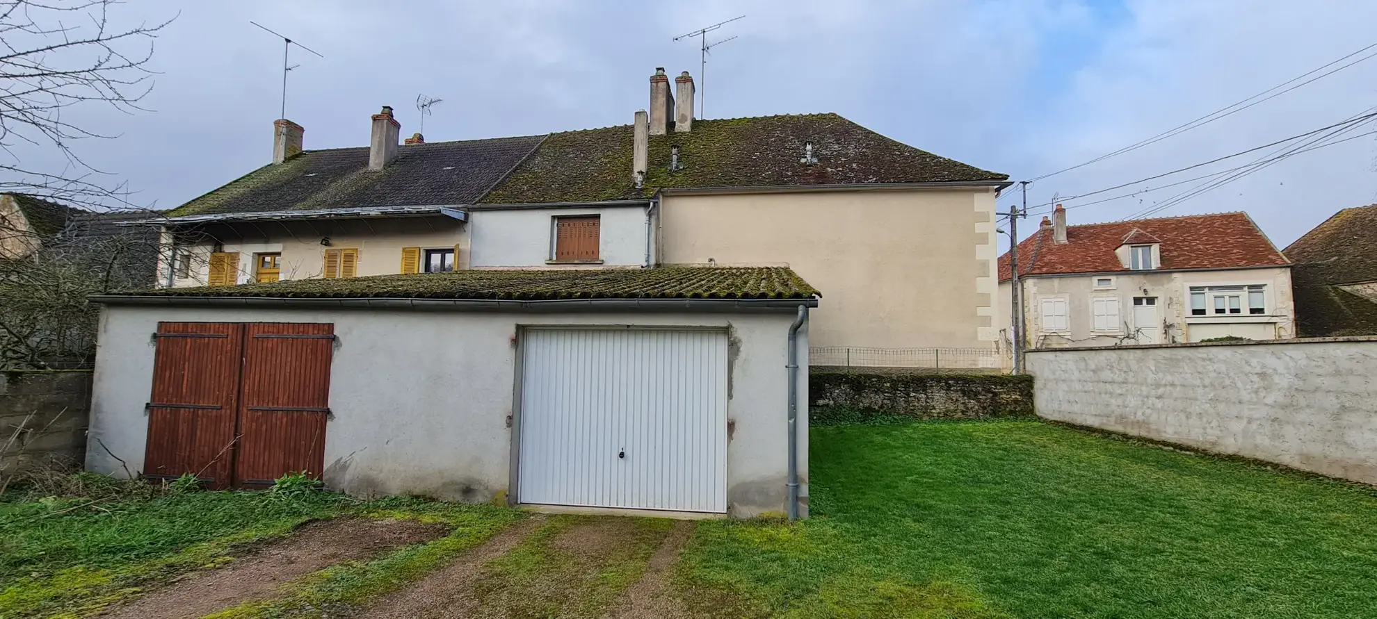 Maison à vendre à Brinon-sur-Beuvron en Bourgogne Nord avec garage et grenier 