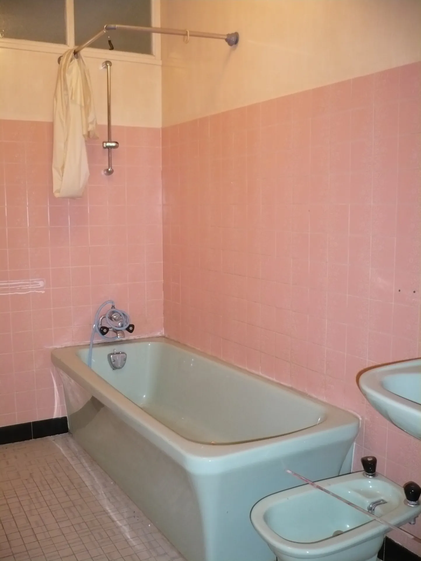 Maison à vendre à Brinon-sur-Beuvron en Bourgogne Nord avec garage et grenier 