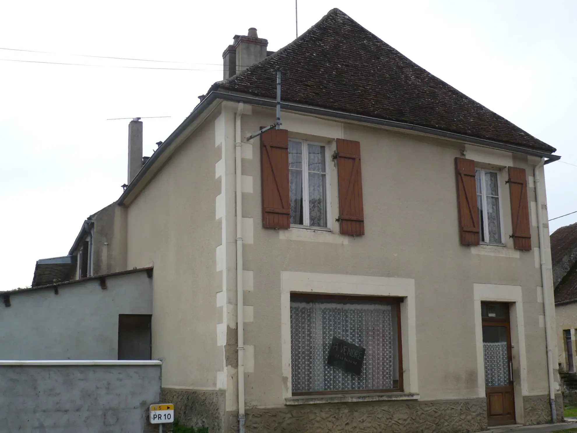 Maison à vendre à Brinon-sur-Beuvron en Bourgogne Nord avec garage et grenier 