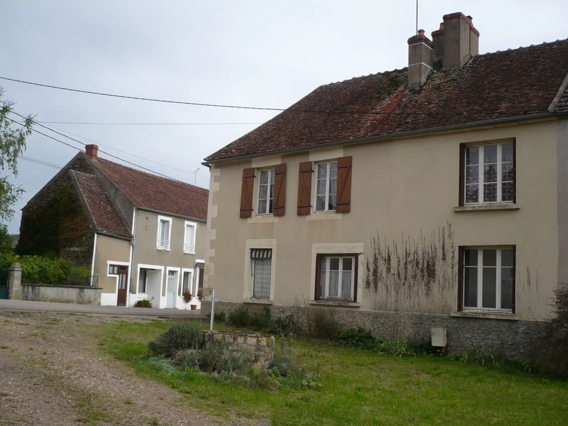 Maison à vendre à Brinon-sur-Beuvron en Bourgogne Nord avec garage et grenier 