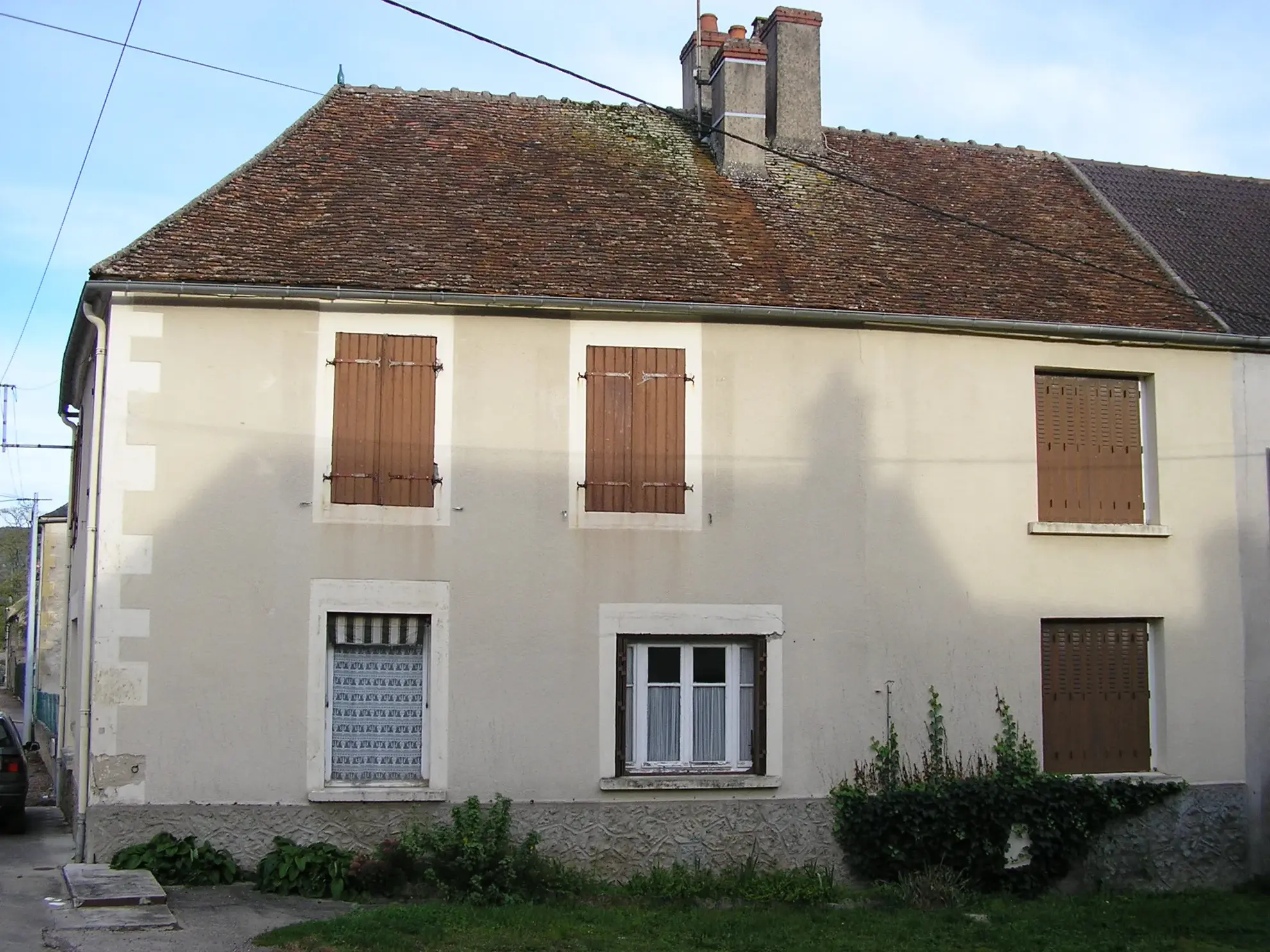 Maison à vendre à Brinon-sur-Beuvron en Bourgogne Nord avec garage et grenier 