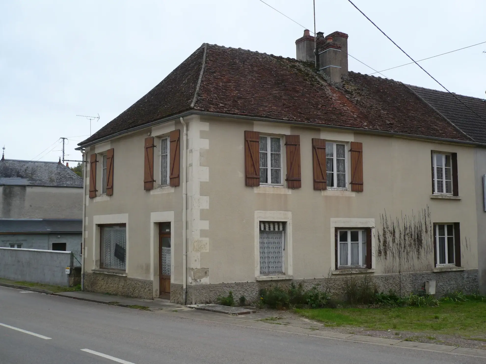 Maison à vendre à Brinon-sur-Beuvron en Bourgogne Nord avec garage et grenier 
