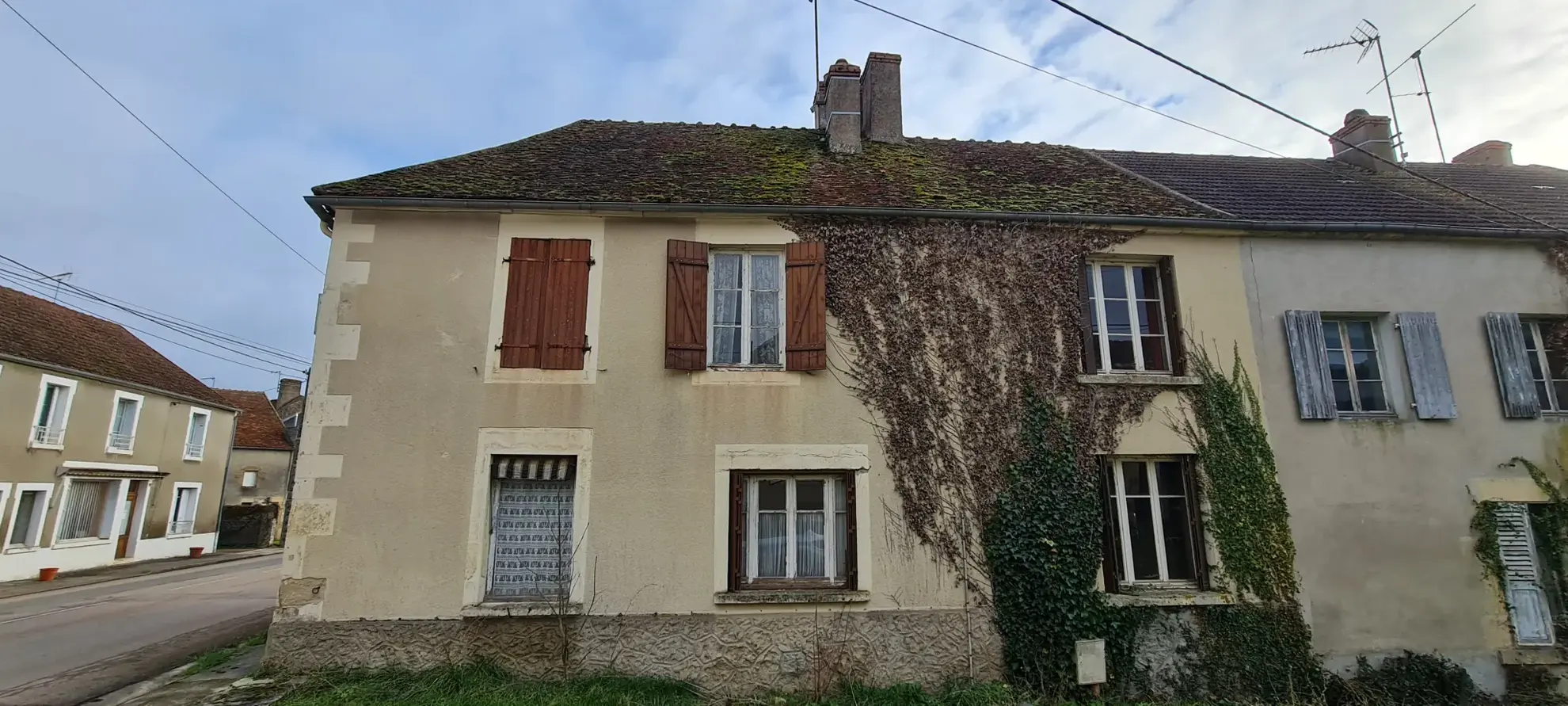 Maison à vendre à Brinon-sur-Beuvron en Bourgogne Nord avec garage et grenier 