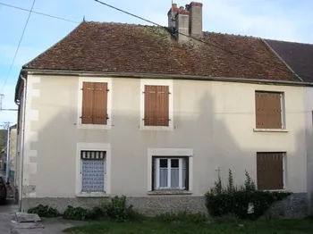 Maison à vendre à Brinon-sur-Beuvron en Bourgogne Nord avec garage et grenier 