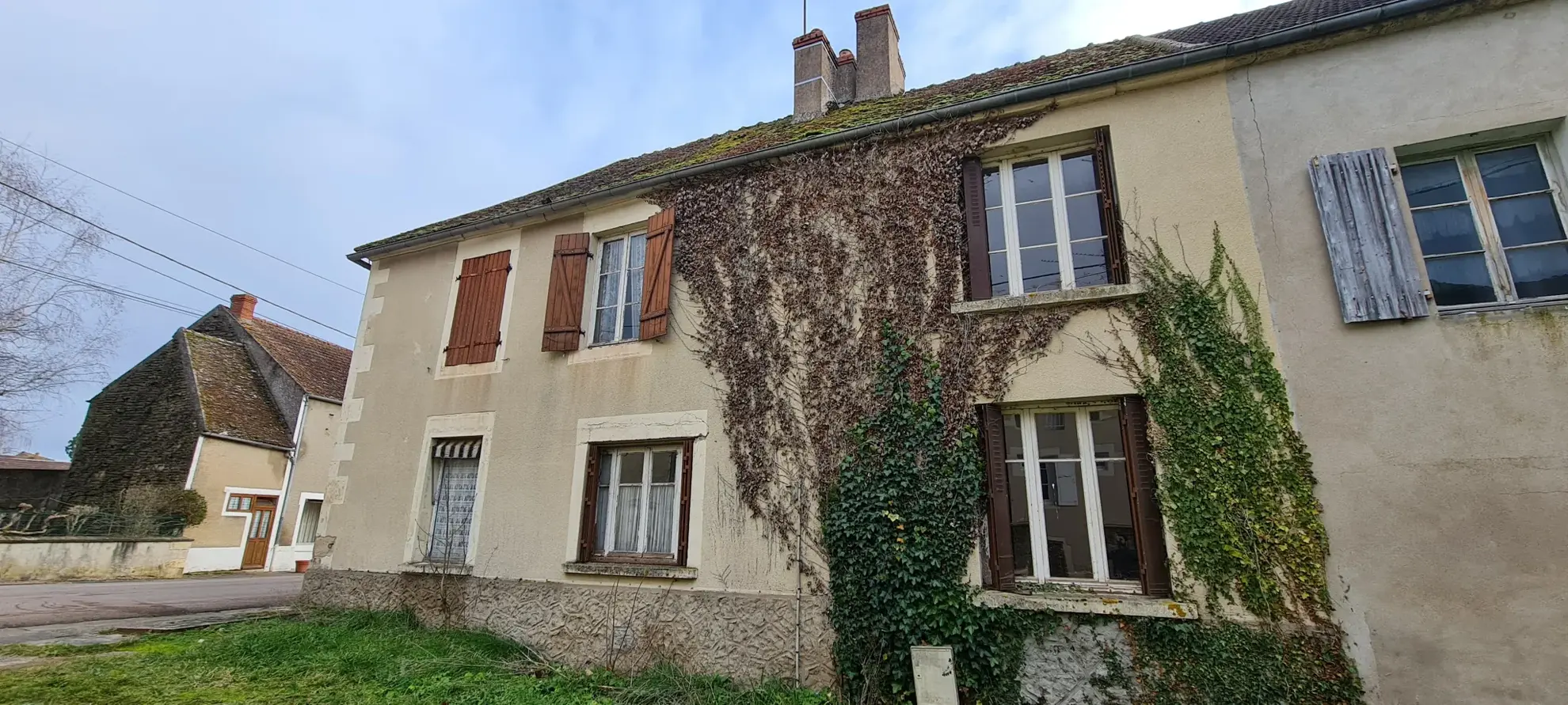 Maison à vendre à Brinon-sur-Beuvron en Bourgogne Nord avec garage et grenier 