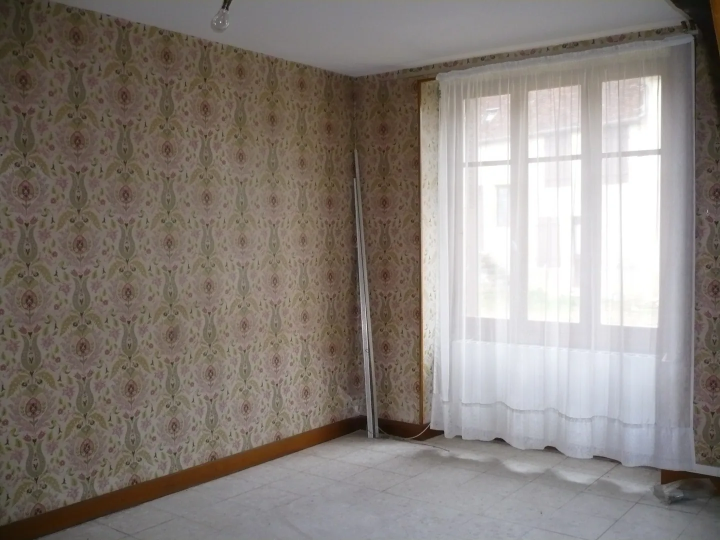 Maison à vendre à Brinon-sur-Beuvron en Bourgogne Nord avec garage et grenier 