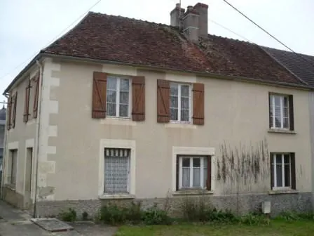 Maison à vendre à Brinon-sur-Beuvron en Bourgogne Nord avec garage et grenier 