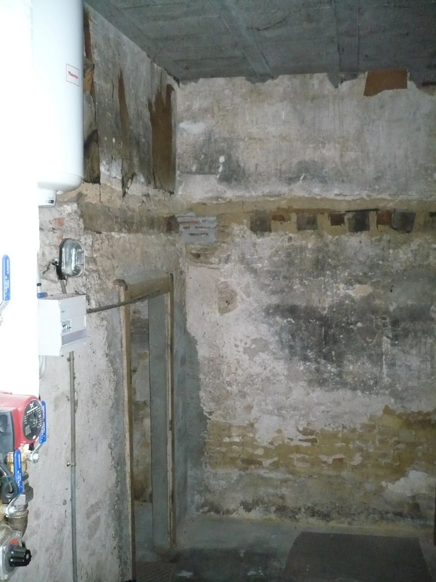 Maison à vendre à Brinon-sur-Beuvron en Bourgogne Nord avec garage et grenier 