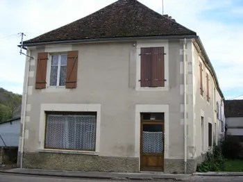 Maison à vendre à Brinon-sur-Beuvron en Bourgogne Nord avec garage et grenier 
