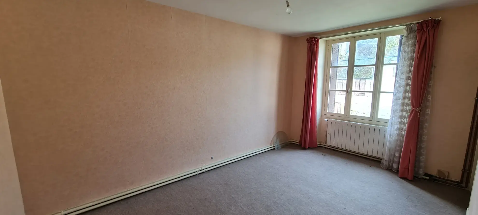 Maison à vendre à Brinon-sur-Beuvron en Bourgogne Nord avec garage et grenier 