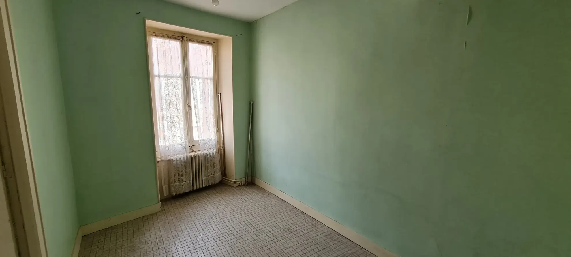 Maison à vendre à Brinon-sur-Beuvron en Bourgogne Nord avec garage et grenier 