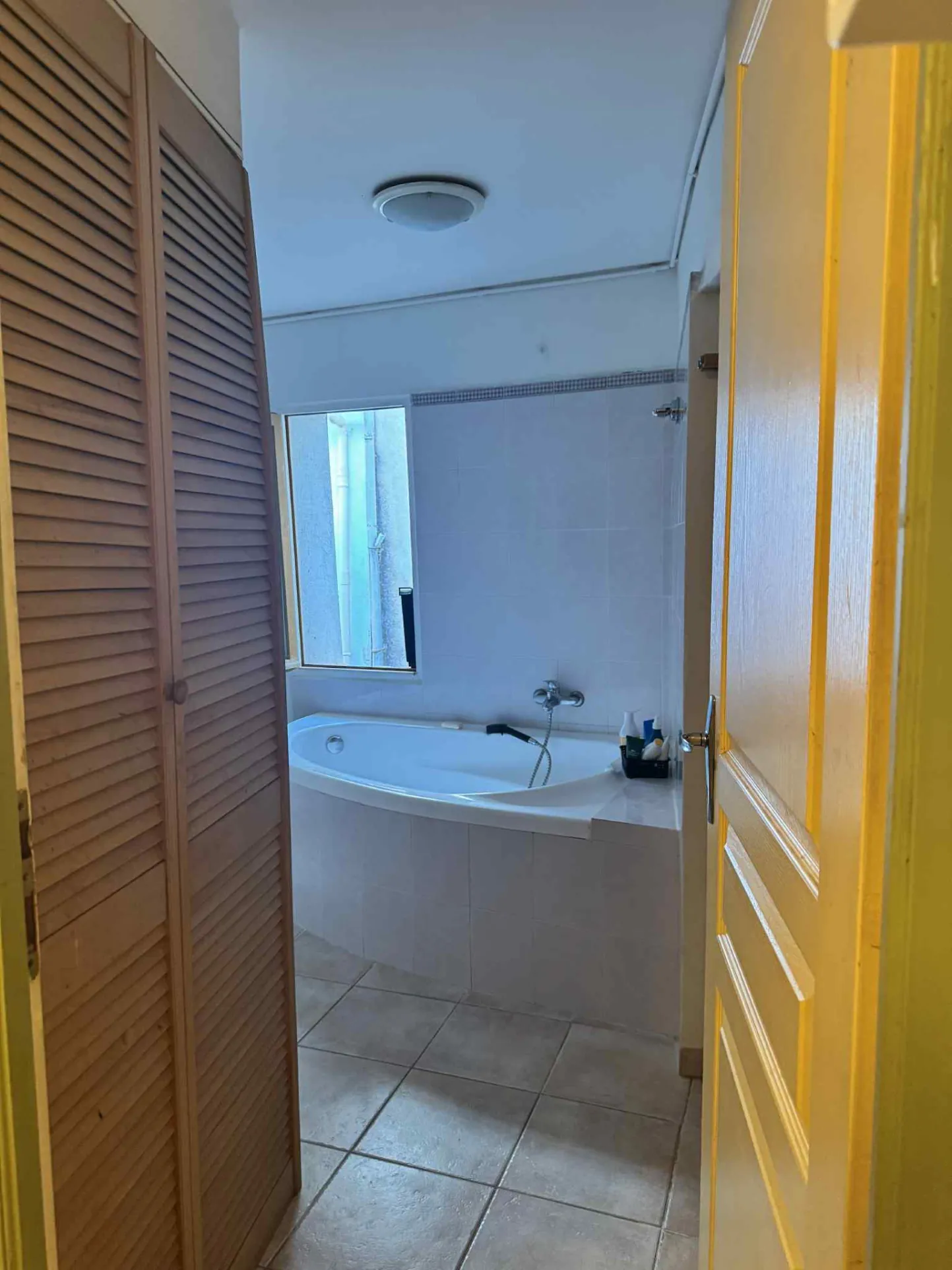 Investissez dans une maison de ville louée à Gardanne, 2 appartements lumineux 