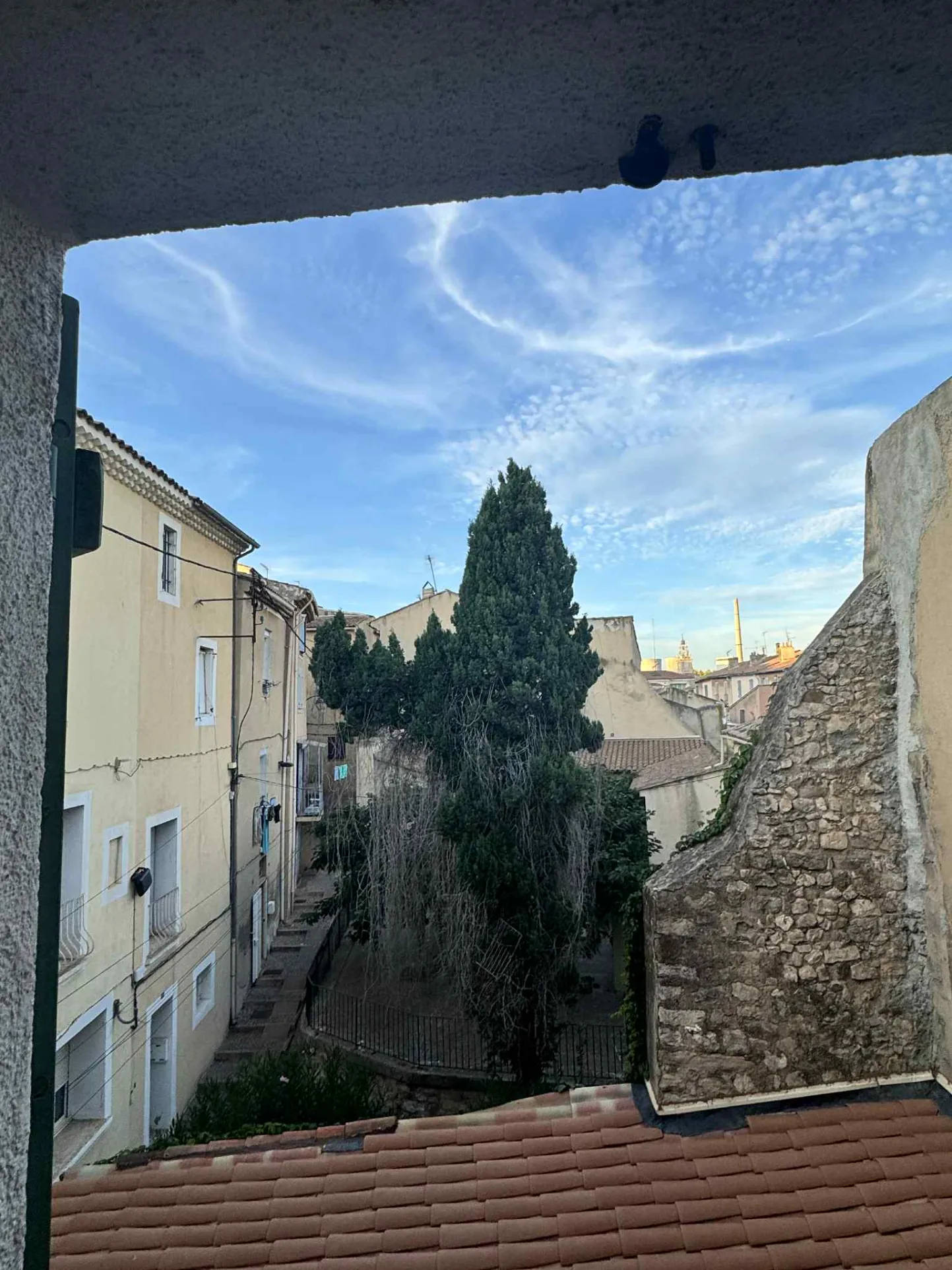 Investissez dans une maison de ville louée à Gardanne, 2 appartements lumineux 