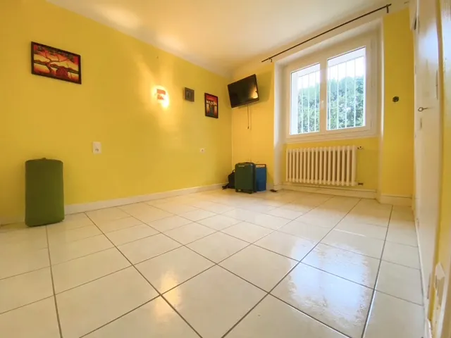 Belle maison familiale avec terrasse, garage et jardin à Millau 