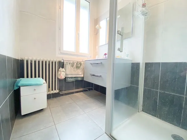 Belle maison familiale avec terrasse, garage et jardin à Millau 