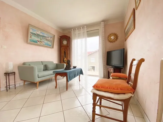 Belle maison familiale avec terrasse, garage et jardin à Millau 