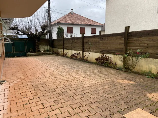 Belle maison familiale avec terrasse, garage et jardin à Millau 