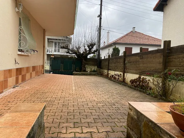 Belle maison familiale avec terrasse, garage et jardin à Millau 