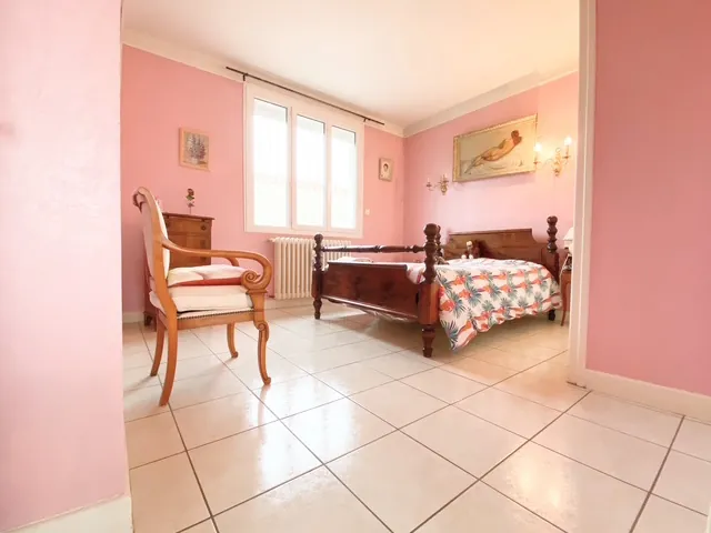 Belle maison familiale avec terrasse, garage et jardin à Millau 