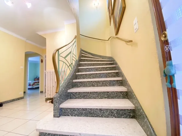 Belle maison familiale avec terrasse, garage et jardin à Millau 