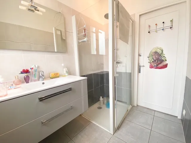 Belle maison familiale avec terrasse, garage et jardin à Millau 