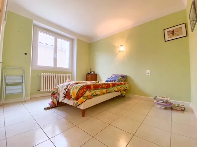 Belle maison familiale avec terrasse, garage et jardin à Millau 