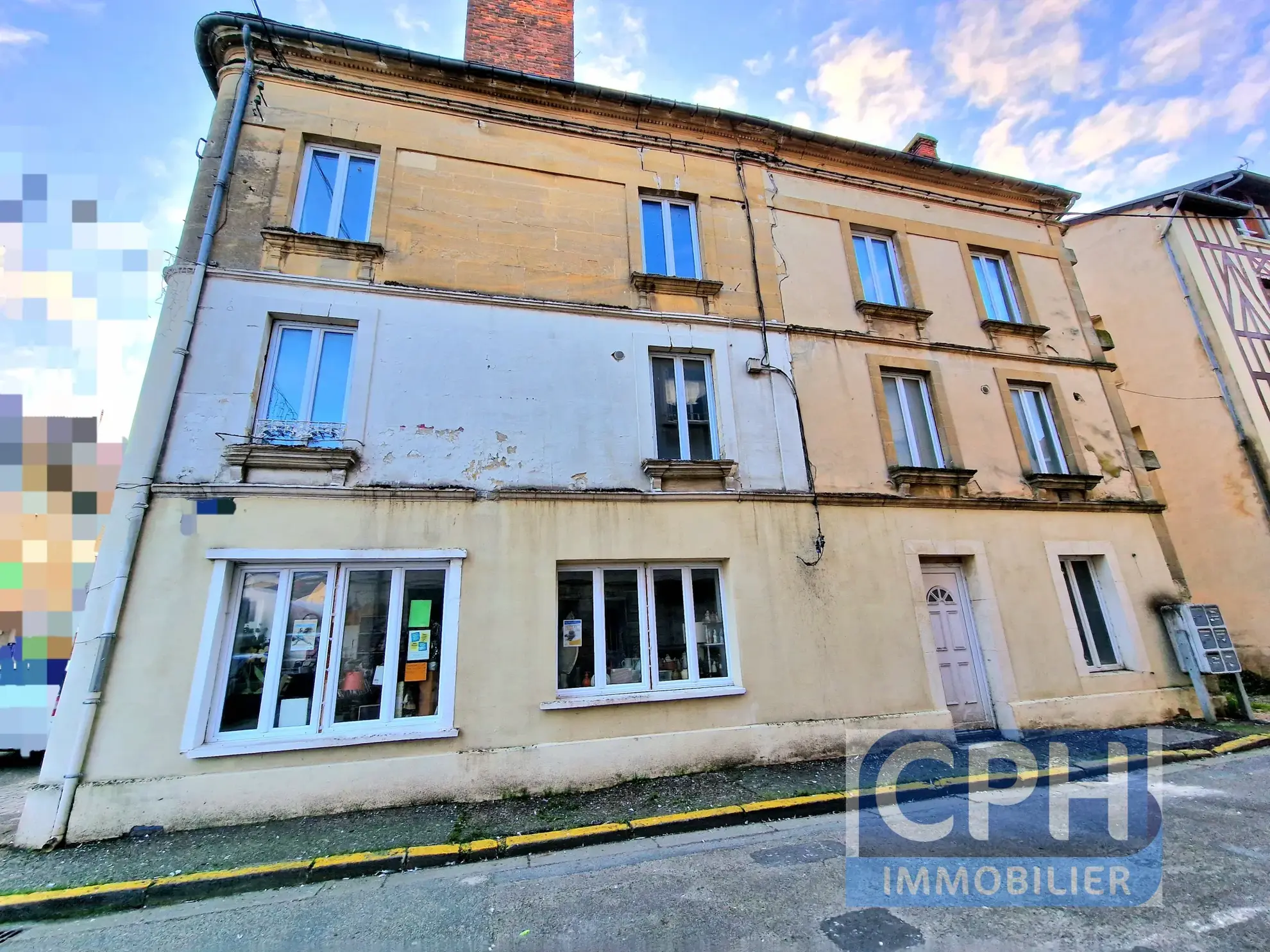 Immeuble à Trun avec fort potentiel locatif, travaux à prévoir 