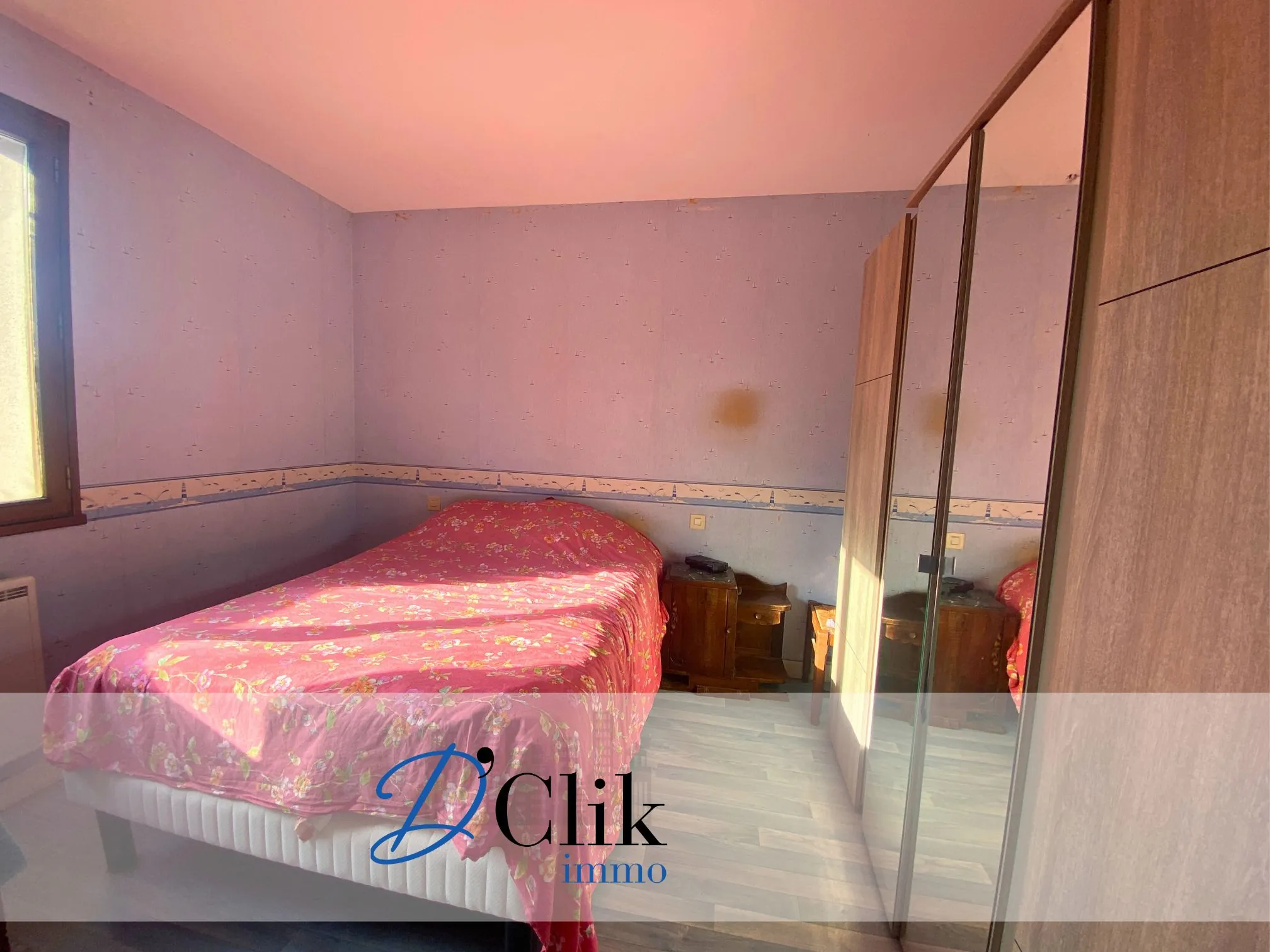 Maison à rénover dans un quartier calme à Change avec vue campagne 