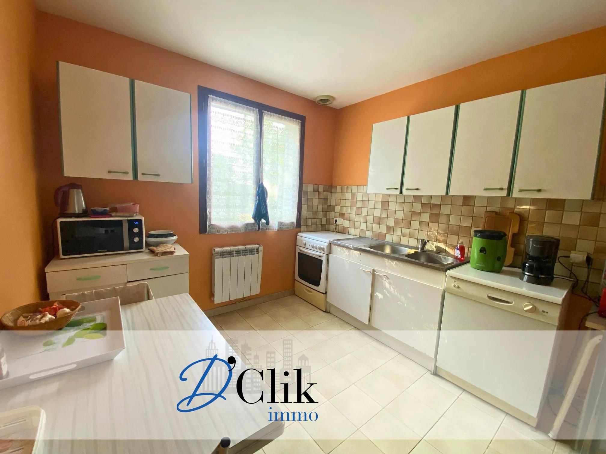 Maison à rénover dans un quartier calme à Change avec vue campagne 