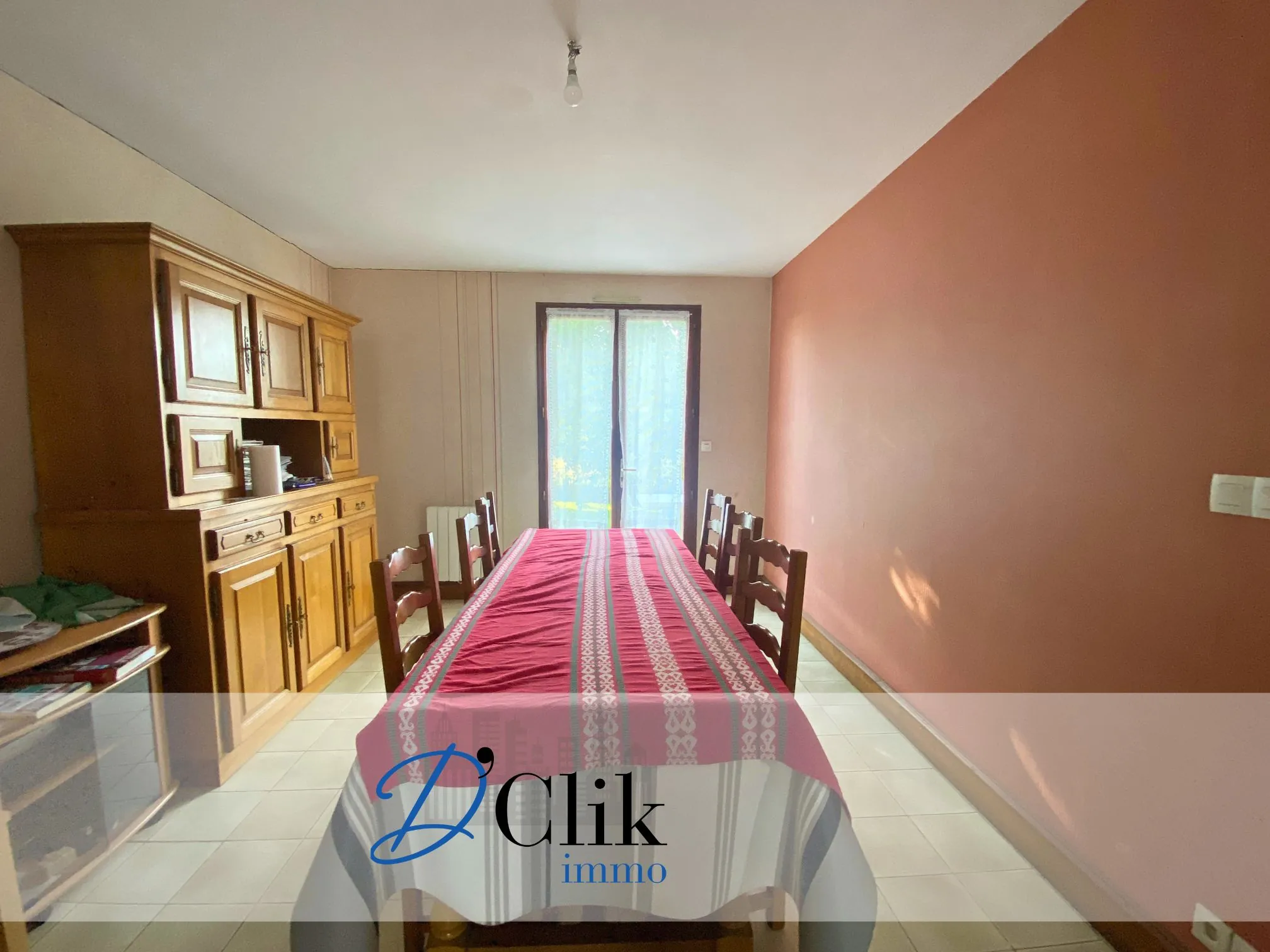 Maison à rénover dans un quartier calme à Change avec vue campagne 