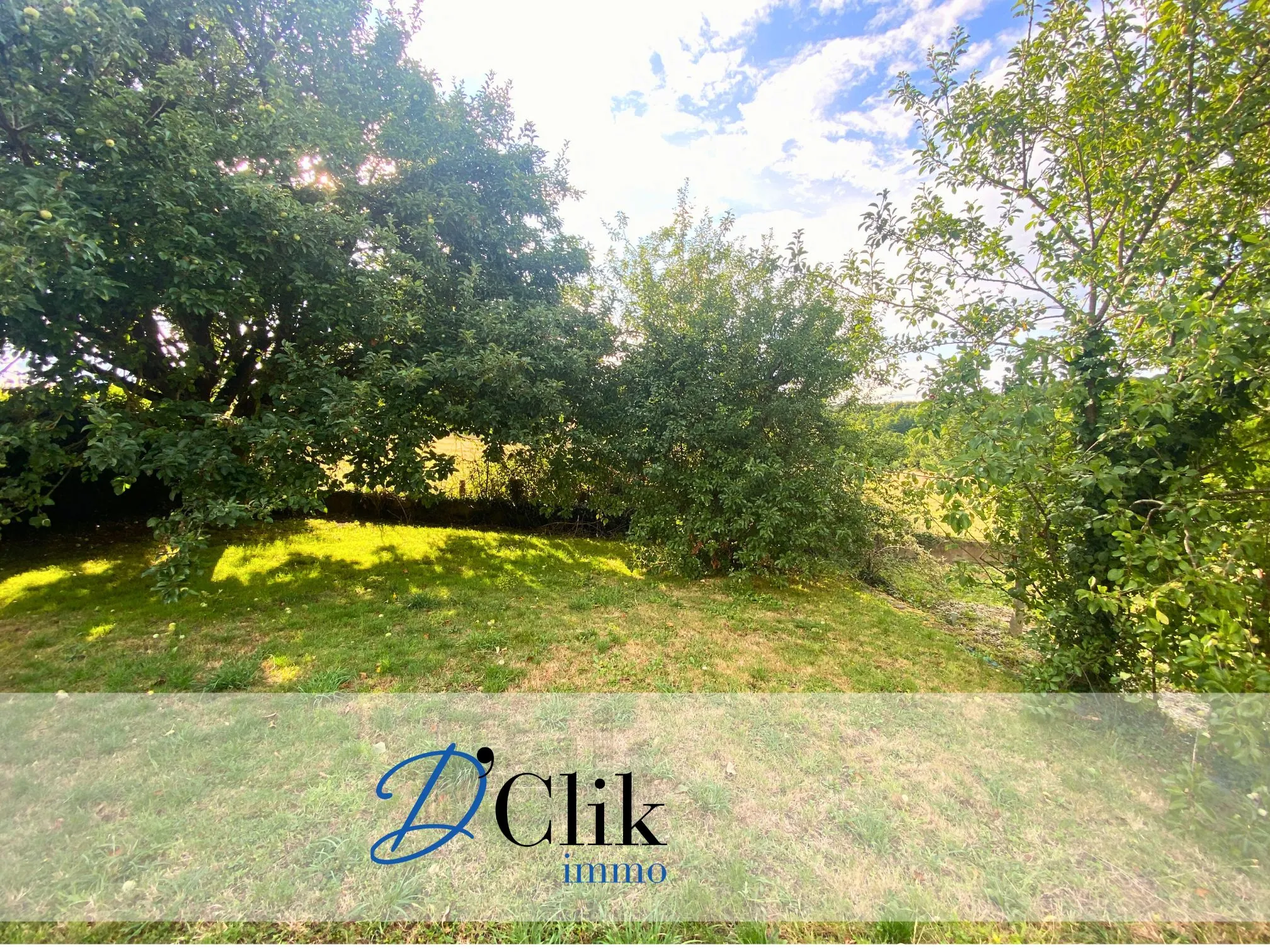 Maison à rénover dans un quartier calme à Change avec vue campagne 